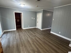 1307 Dark St in Ruston, LA - Foto de edificio - Building Photo