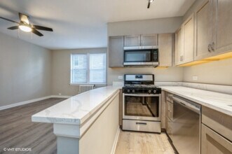 432 W Belmont Ave, Unit 306 in Chicago, IL - Building Photo - Building Photo