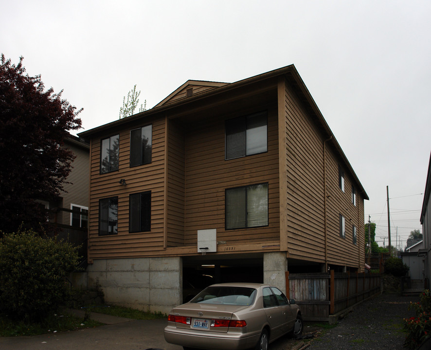 10551 Midvale Ave in Seattle, WA - Foto de edificio