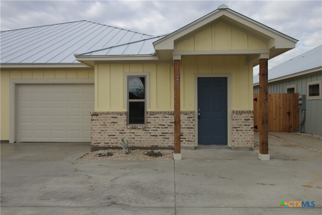 1020 Mellow Breeze in New Braunfels, TX - Building Photo