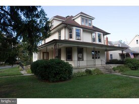 745 Highland Ave in Palmyra, NJ - Building Photo