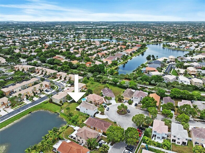 15376 14th Manor in Pembroke Pines, FL - Building Photo