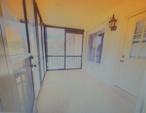 111 Lake Pine Cir in Greenacres, FL - Building Photo - Building Photo