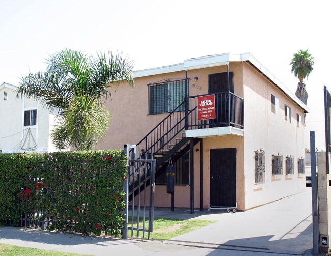 9116 S Figueroa St in Los Angeles, CA - Foto de edificio - Building Photo