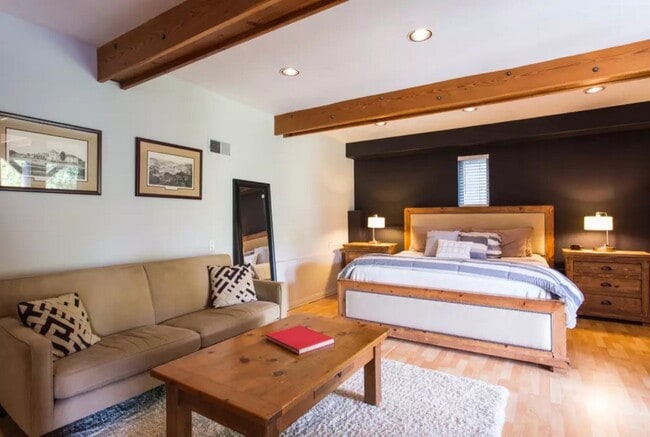 966 Manzanita St, Unit Furnished apartment in Los Angeles, CA - Building Photo - Building Photo