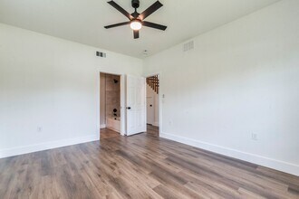 3702 Tower View Ct in Austin, TX - Building Photo - Building Photo