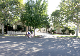 724 15th St in Modesto, CA - Foto de edificio - Building Photo