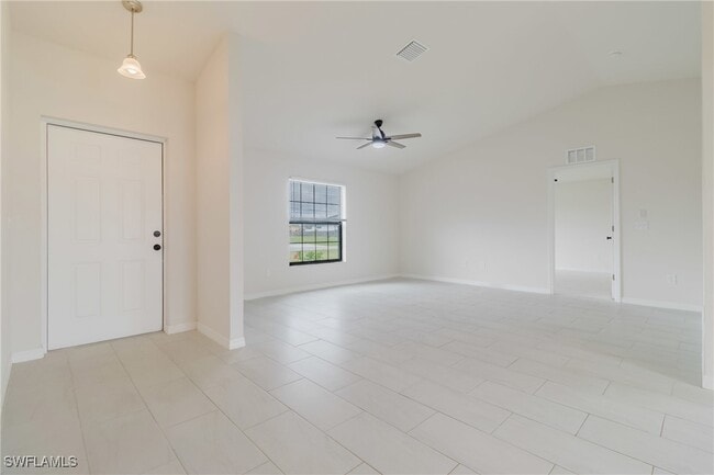 501 NW 3rd Ln in Cape Coral, FL - Foto de edificio - Building Photo