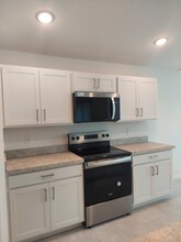 2519 NE 7th Ave in Cape Coral, FL - Building Photo - Building Photo