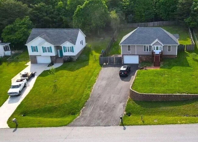 168 Russell Springs Dr in Lynchburg, VA - Foto de edificio - Building Photo
