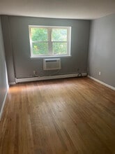 70 Farmington Ave, Unit 2L in New London, CT - Foto de edificio - Building Photo