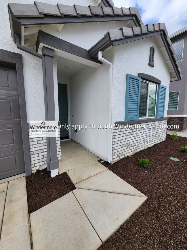 8403 Sinesky Wy in Elk Grove, CA - Building Photo - Building Photo