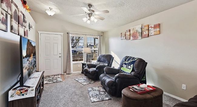 928 Aspen Grove St in Nampa, ID - Building Photo - Building Photo