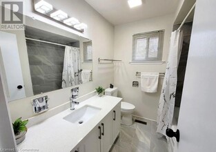 1269 Montclair Dr in Oakville, ON - Building Photo - Building Photo