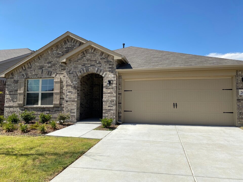 2612 Fieldcrest Ln. in Crandall, TX - Building Photo