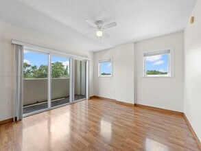 2740 SW 28th Terrace in Miami, FL - Building Photo - Building Photo