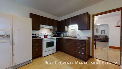 3 Bed 1 Bath Home near Downtown Sioux Falls! in Sioux Falls, SD - Building Photo - Building Photo