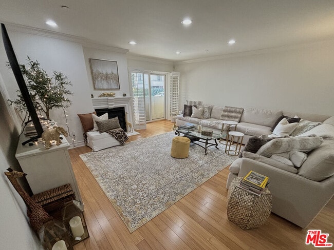 property at 1828 Glendon Ave