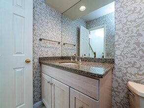 12 Boulevard Dr in Danbury, CT - Building Photo - Building Photo