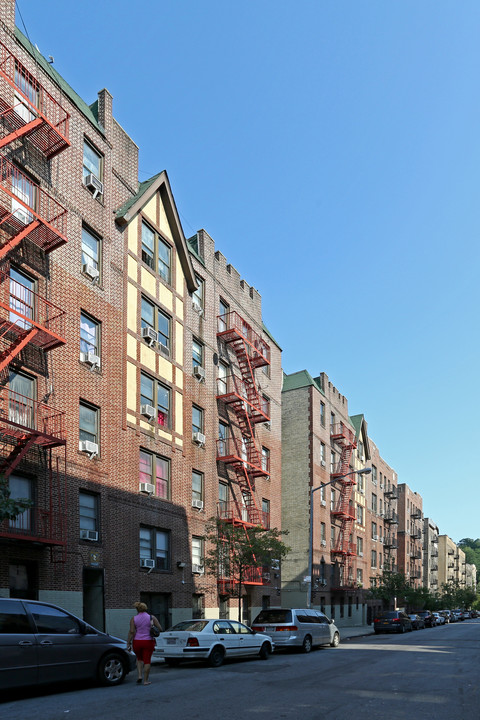 97-119 Ellwood St in New York, NY - Building Photo