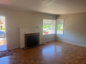 619 Mervyn Ave in Santa Rosa, CA - Building Photo - Building Photo
