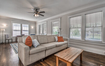 2385 Parkway Pl in Memphis, TN - Building Photo - Building Photo