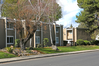 Creekside Apartments in Merced, CA - Building Photo - Building Photo