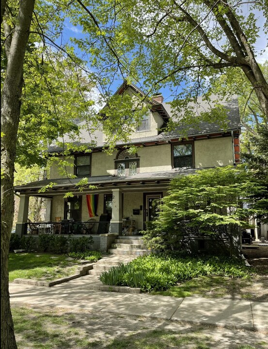 2000 Sherman Ave in Evanston, IL - Building Photo