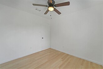 1413 Featherstone St in Houston, TX - Foto de edificio - Building Photo
