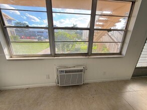 210 Canterbury J in West Palm Beach, FL - Building Photo - Building Photo