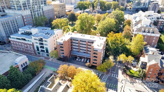 224 N Poplar St in Charlotte, NC - Building Photo - Building Photo