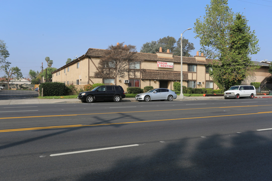 Woodman Court in Van Nuys, CA - Building Photo