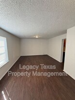 1715 Short St in Cleburne, TX - Building Photo