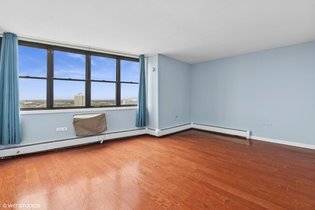 6325 N Sheridan Rd in Chicago, IL - Building Photo - Building Photo