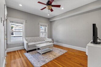 16 Edgemere Rd, Unit 1 in Quincy, MA - Building Photo - Building Photo