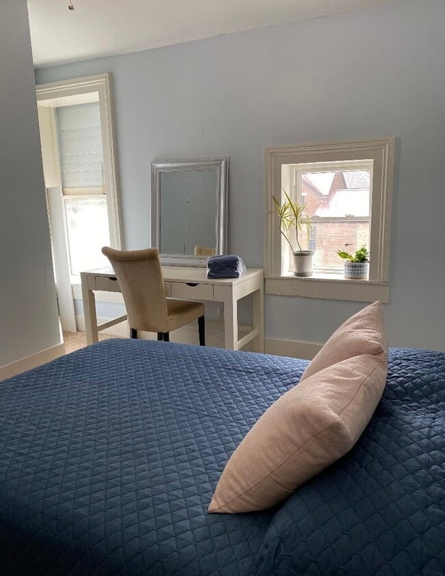 124 E Oak St, Unit 4 in Louisville, KY - Building Photo - Building Photo