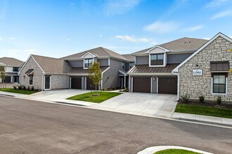 Sonoma Hill in Lenexa, KS - Foto de edificio - Building Photo