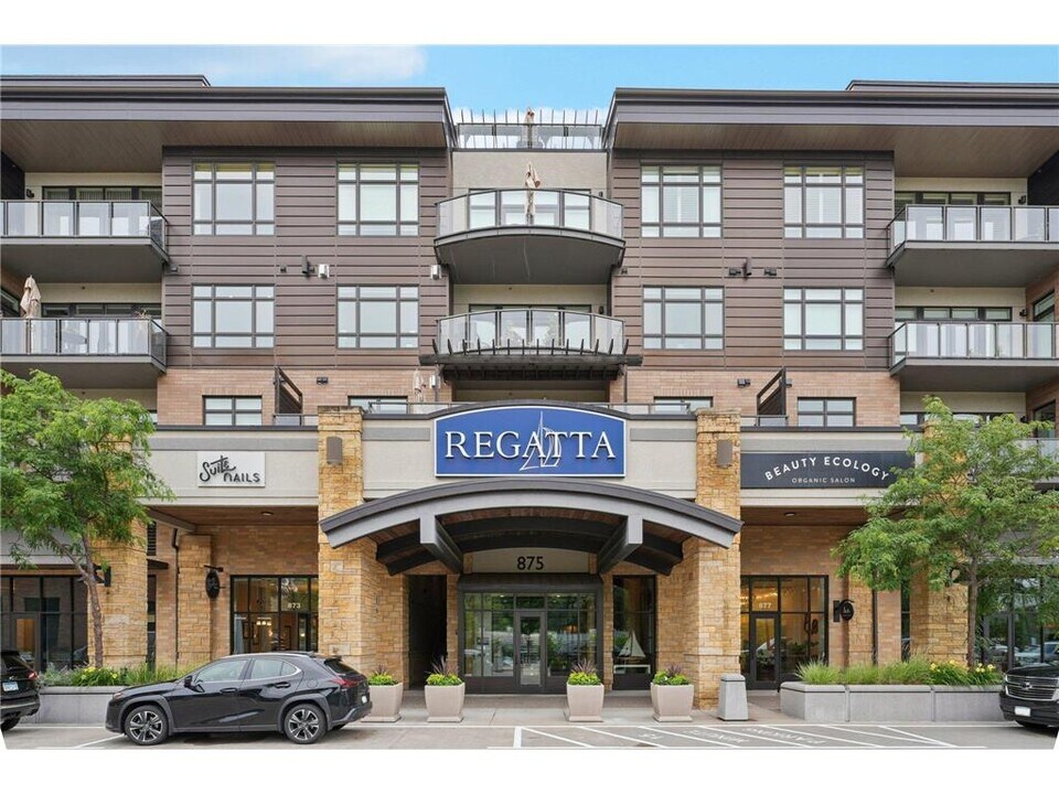 875 Lake St N in Wayzata, MN - Building Photo