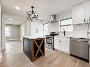 2108 Ontario Ave in Baytown, TX - Building Photo - Building Photo