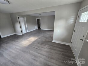 2720 Englehardt St in Charlotte, NC - Building Photo - Building Photo