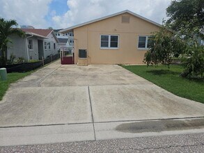 175 174th Terrace E in Redington Shores, FL - Building Photo - Building Photo
