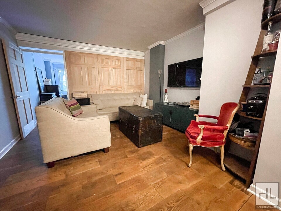 520 E 76th St-Unit -2H in New York, NY - Foto de edificio