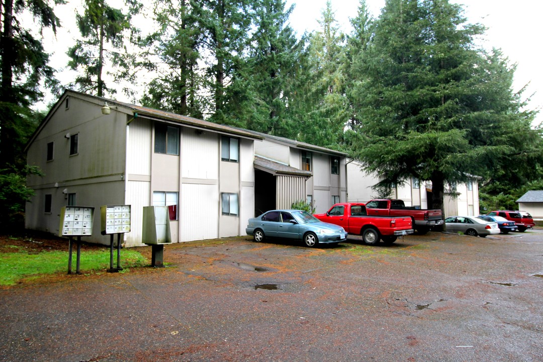 Edgewood Apartments in Reedsport, OR - Building Photo