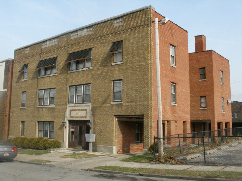 1371 Clarence Ave in Lakewood, OH - Building Photo