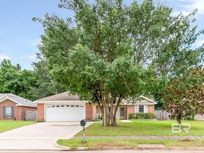 8816 Spring Grove N in Mobile, AL - Foto de edificio - Building Photo