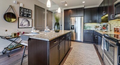 901 Memorial City Way in Houston, TX - Foto de edificio - Building Photo