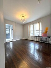 120 Lincoln Ave in Mineola, NY - Foto de edificio - Building Photo