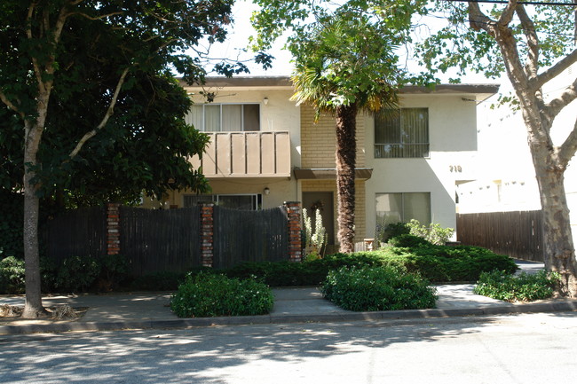 719 Highland Ave in San Mateo, CA - Building Photo - Building Photo