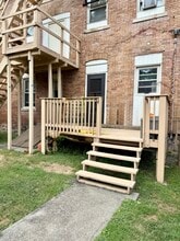 5430 Baywood St, Unit 1st Floor in Pittsburgh, PA - Foto de edificio - Building Photo
