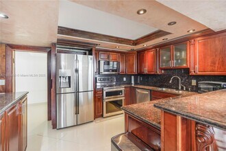 1912 S Ocean Dr in Hallandale Beach, FL - Building Photo - Building Photo